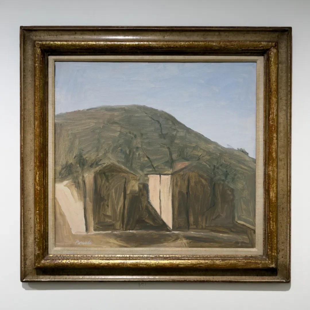 乔治·莫兰迪，《风景》，1943年V.n.470，布面油彩。私人收藏