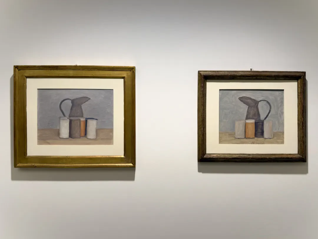 乔治·莫兰迪，《静物》，1960&1961年V.n. 1197 & V.n. 1225，布面油彩。莫兰迪博物馆，博洛尼亚