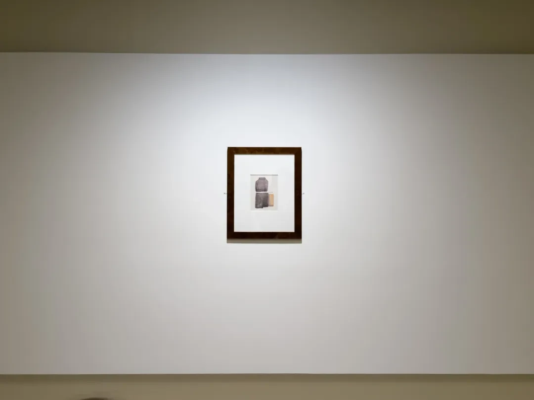 乔治·莫兰迪，《静物》，1963年纸本水彩，20.5 × 16厘米。马尼亚尼·罗卡基金会